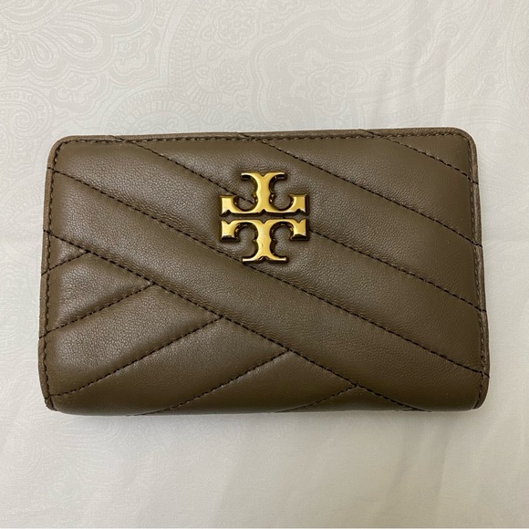 Tory Burch Medium Kira Wallet - Picture 4 of 11